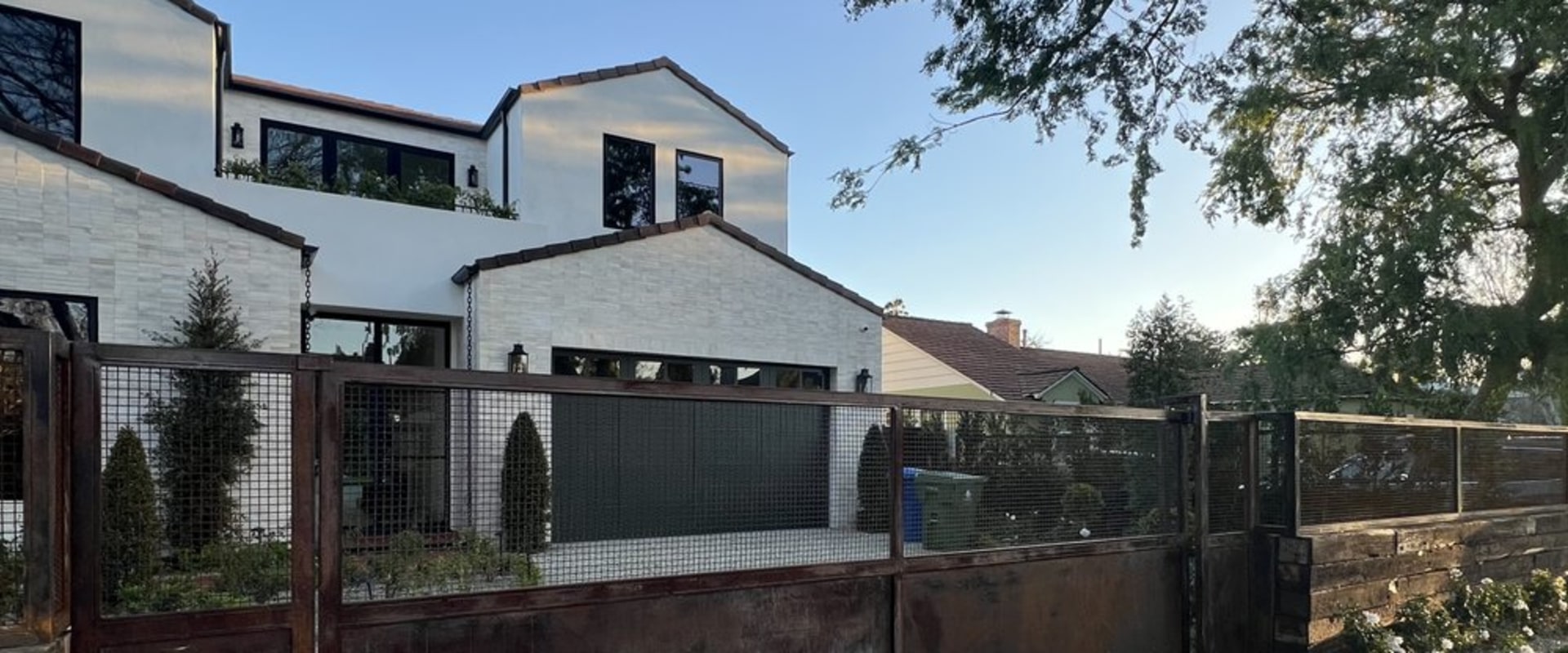 Finishing Strong: Driveway Gate Repair In Tarzana To Complete Your Home Remodel